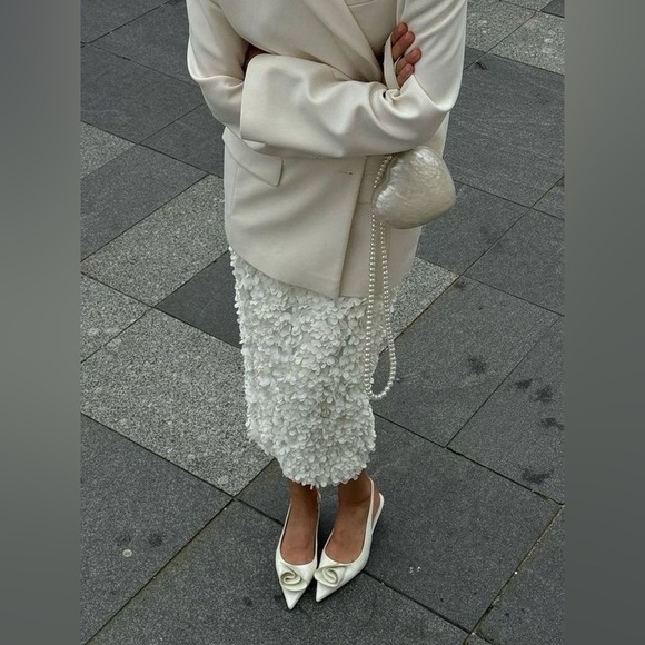 Women’s Pencil Midi Skirt In Textured Mesh in Ivory Size Xs/S - Picture 2 of 6